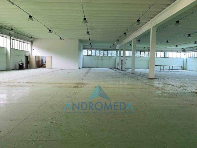 Palazzina commerciale in affitto a Giove