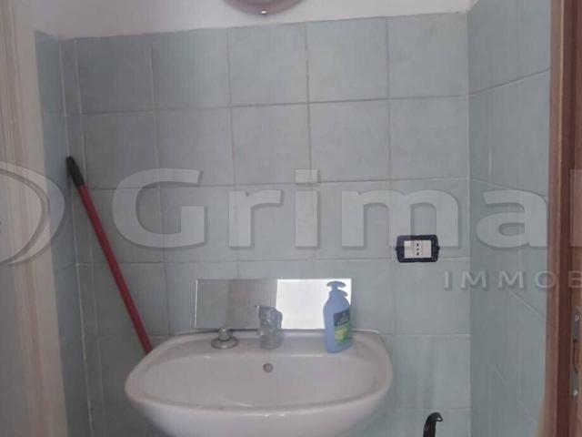 Palazzina commerciale in affitto a Villaricca