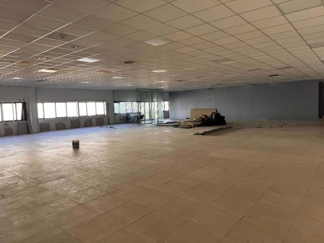 Palazzina commerciale in affitto a Imola