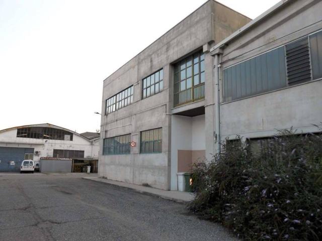 Palazzina commerciale in affitto a Pianezza