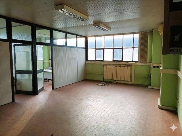 Palazzina commerciale in affitto a Pianezza
