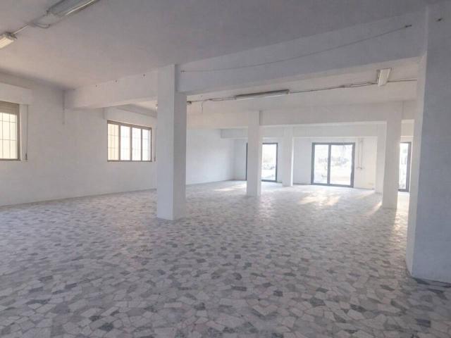 Palazzina commerciale in affitto a Pistoia