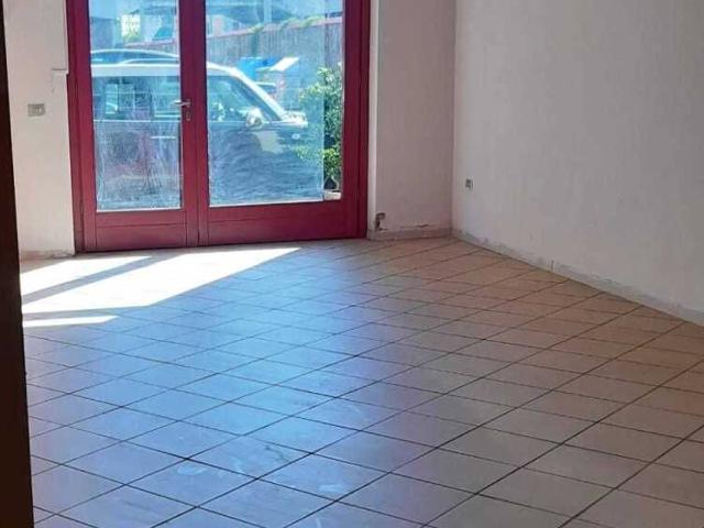 Palazzina commerciale in affitto a Pistoia