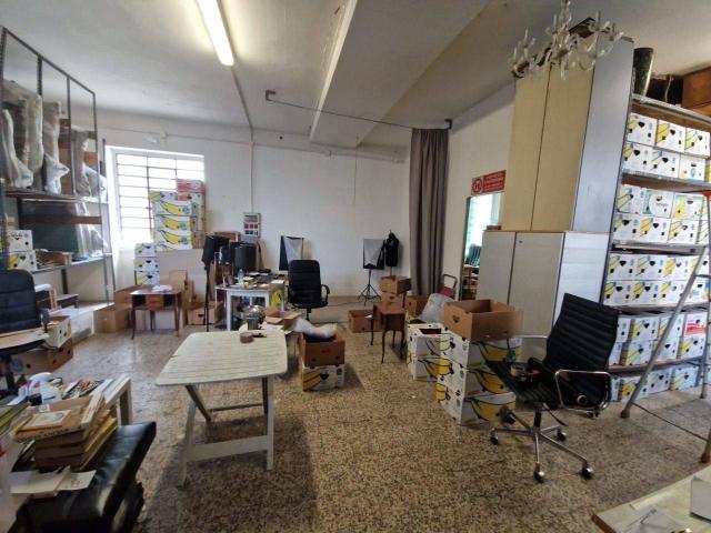 Palazzina commerciale in affitto a Pogliano Milanese