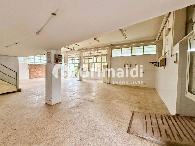 Palazzina commerciale in affitto a Pontecagnano Faiano