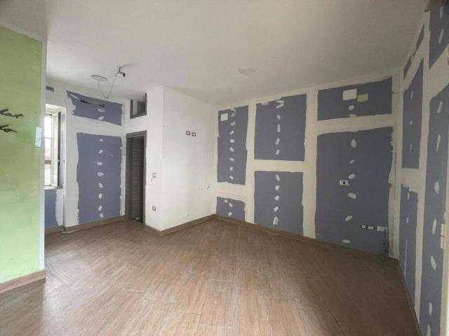 Palazzina commerciale in affitto a Quarto