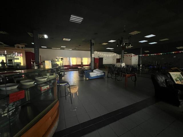 Palazzina commerciale in affitto a Reggio Emilia