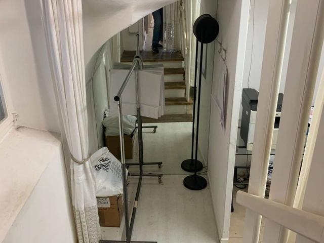 Palazzina commerciale in affitto a Reggio nell'Emilia