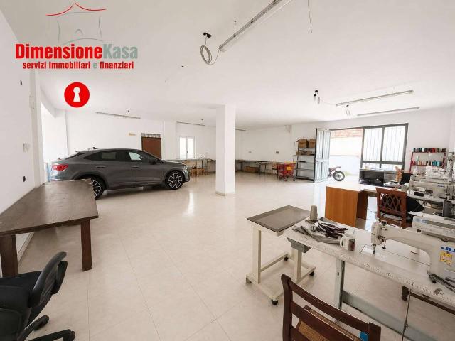 Palazzina commerciale in affitto a San Felice A Cancello
