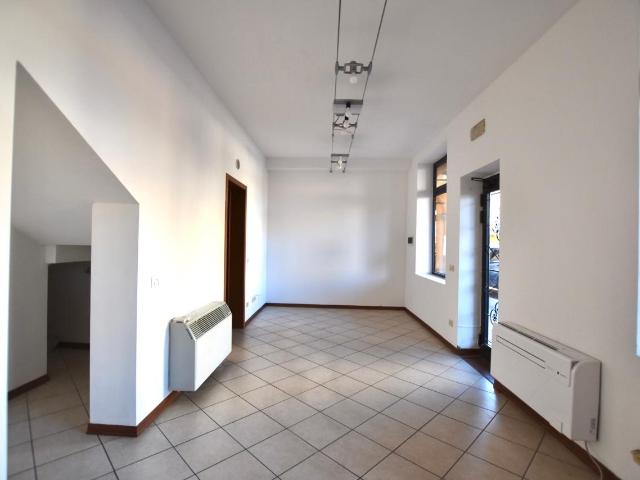 Palazzina commerciale in affitto a San Pietro In Casale