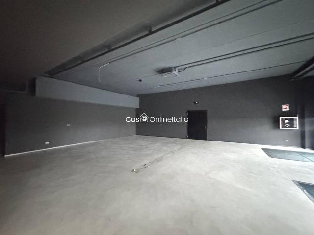 Palazzina commerciale in affitto a Scandicci