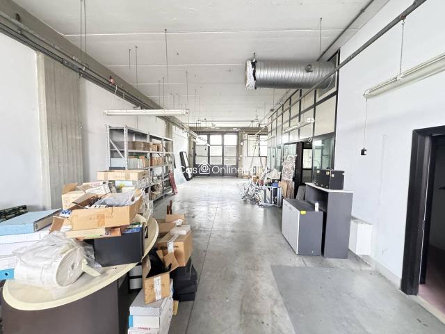 Palazzina commerciale in affitto a Scandicci