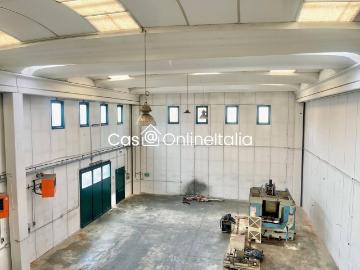 Palazzina commerciale in affitto a Signa