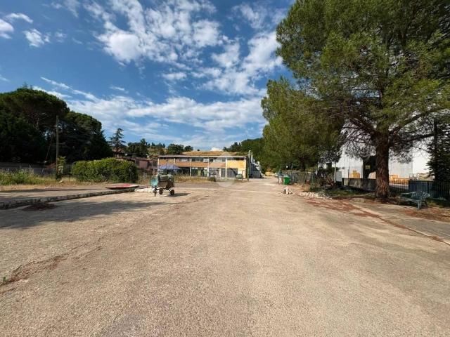 Palazzina commerciale in affitto a Terranuova Bracciolini