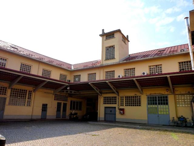 Palazzina commerciale in affitto a Torino
