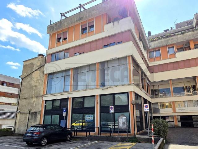 Palazzina commerciale in affitto a Valdagno