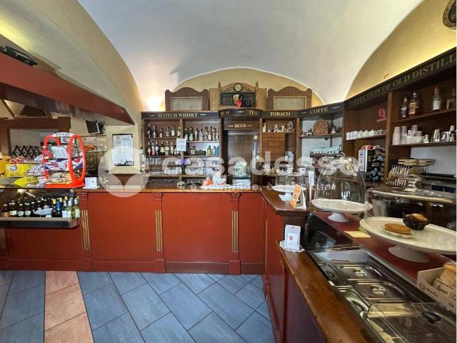 Palazzina commerciale in affitto a Varallo