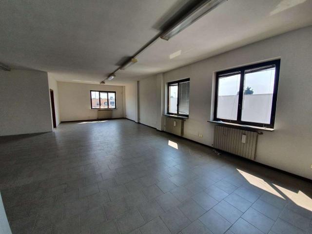 Palazzina commerciale in affitto a Vertemate Con Minoprio