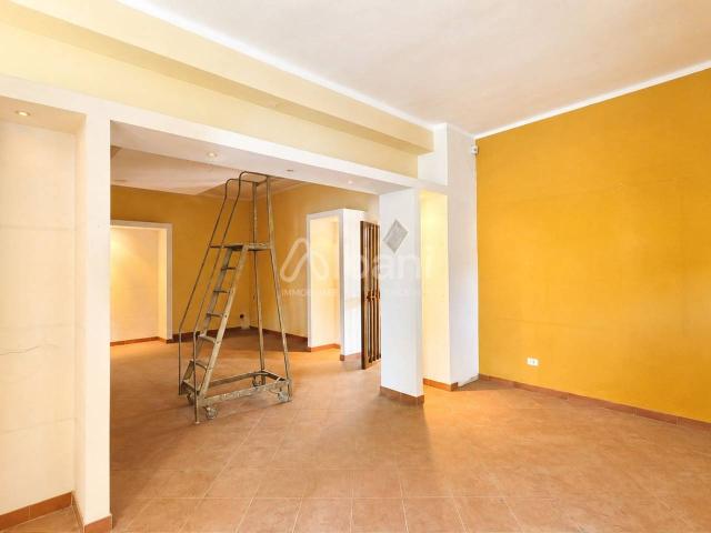 Palazzina commerciale in affitto a Vezzano Ligure