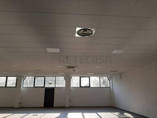 Palazzina commerciale in affitto a Vicenza