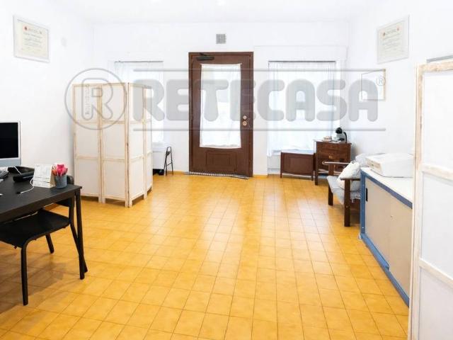 Palazzina commerciale in affitto a Vicenza