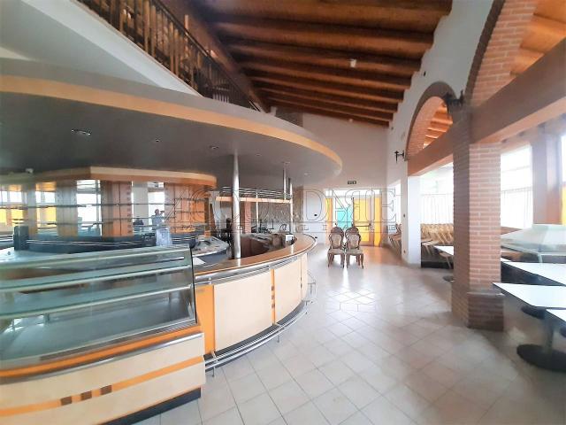 Palazzina commerciale in affitto a Villaga