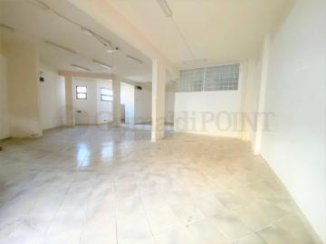 Palazzina commerciale in affitto a Villaricca