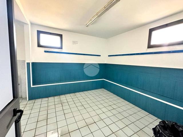 Palazzina commerciale in vendita a Manfredonia