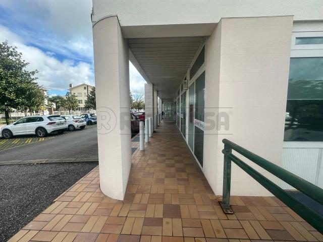 Palazzina commerciale in vendita a Manzano