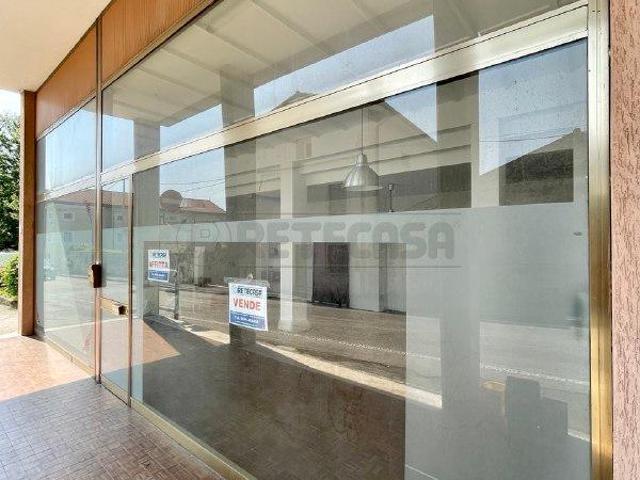 Palazzina commerciale in vendita a Montecchio Maggiore