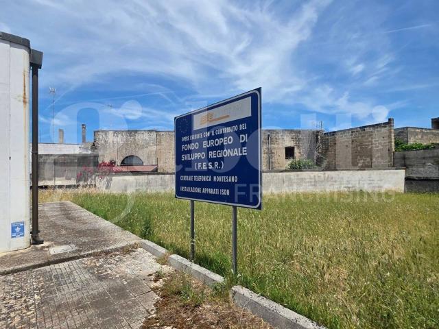 Palazzina commerciale in vendita a Montesano Salentino
