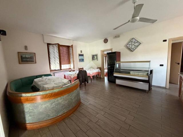 Palazzina commerciale in vendita a Montichiari