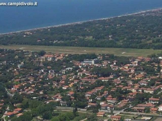 Palazzina commerciale in vendita a Montignoso