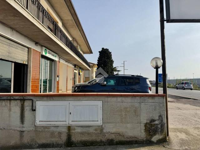 Palazzina commerciale in vendita a Mosciano Sant'Angelo
