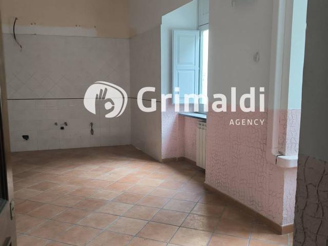 Palazzina commerciale in vendita a Napoli