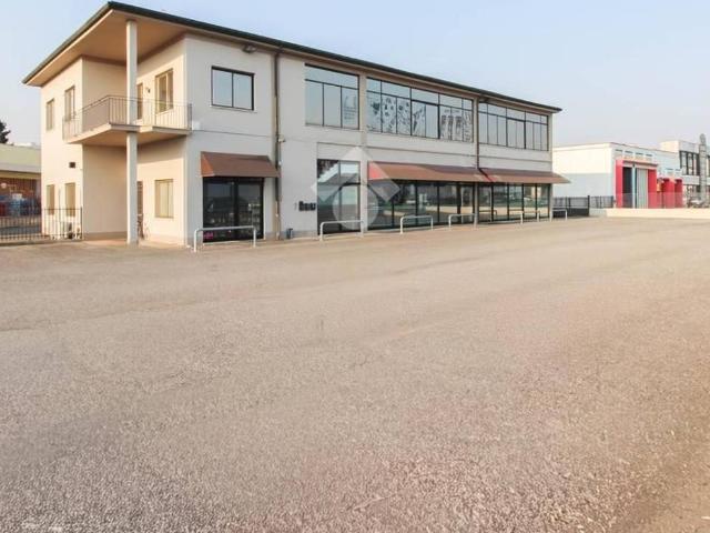 Palazzina commerciale in vendita a Orzinuovi