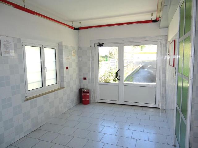Palazzina commerciale in vendita a Ostra