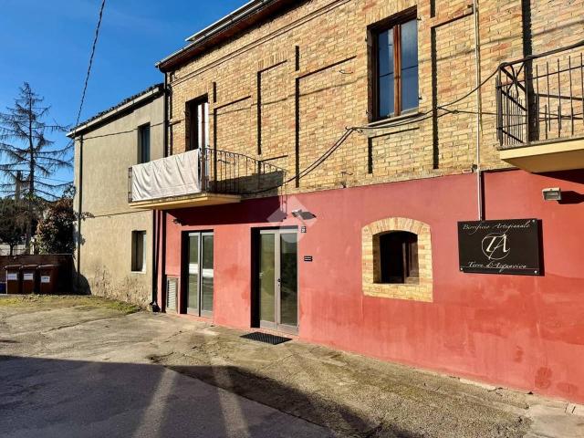 Palazzina commerciale in vendita a Atri