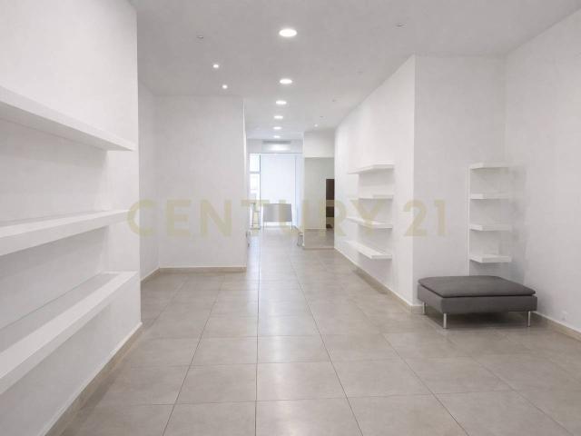 Palazzina commerciale in vendita a Acireale