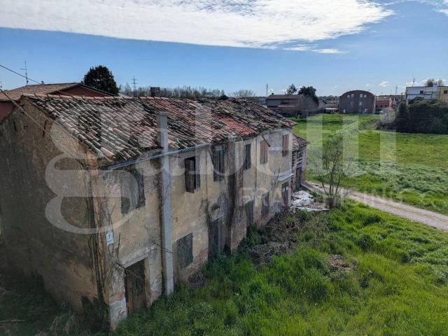 Palazzina commerciale in vendita a Agna