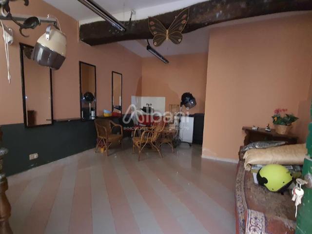 Palazzina commerciale in vendita a Arcola