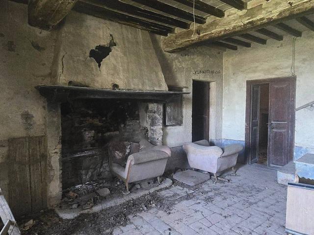 Palazzina commerciale in vendita a Baschi