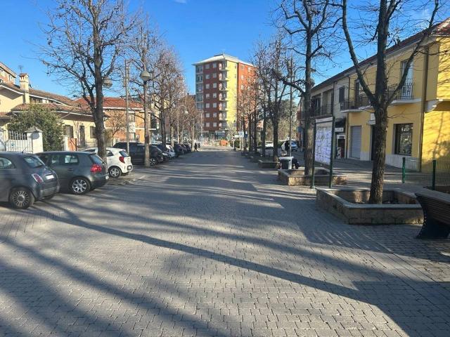 Palazzina commerciale in vendita a Beinasco