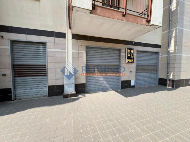 Palazzina commerciale in vendita a Bisceglie