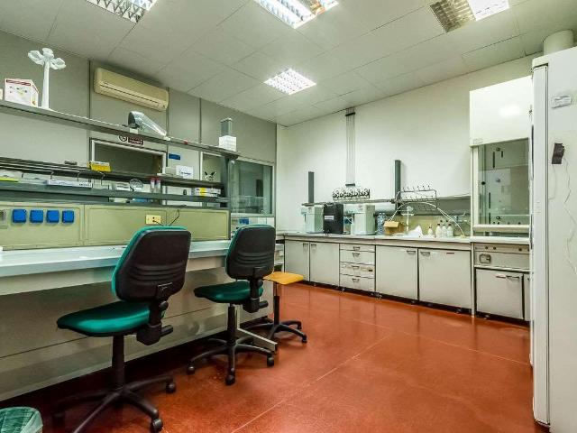 Palazzina commerciale in vendita a Cagliari