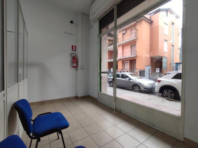 Palazzina commerciale in vendita a Caserta