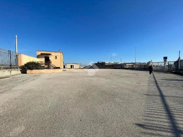 Palazzina commerciale in vendita a Cerignola