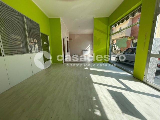 Palazzina commerciale in vendita a Crescentino