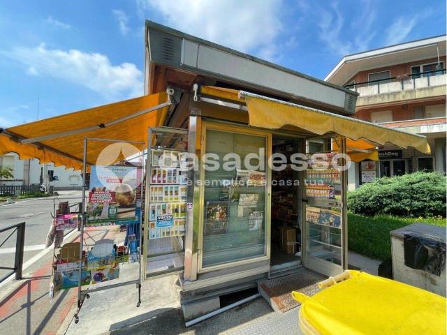 Palazzina commerciale in vendita a Crescentino