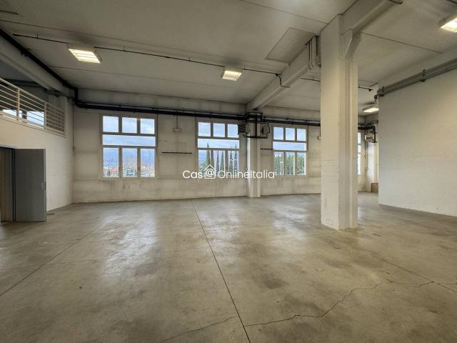 Palazzina commerciale in vendita a Firenze